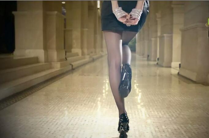 韩雪刚出道时拍的广告照曝光,尺度有些大