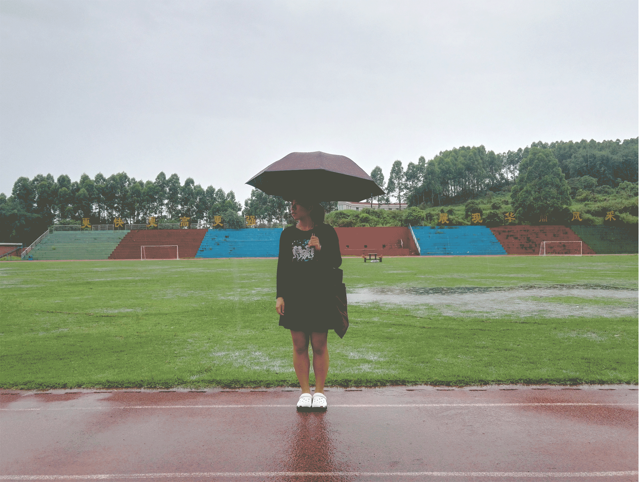 漫步雨中