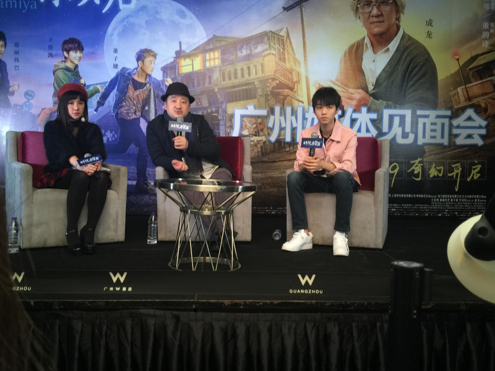 王俊凯自爆生活中经常忧虑，拍《解忧杂货店》弄伤手