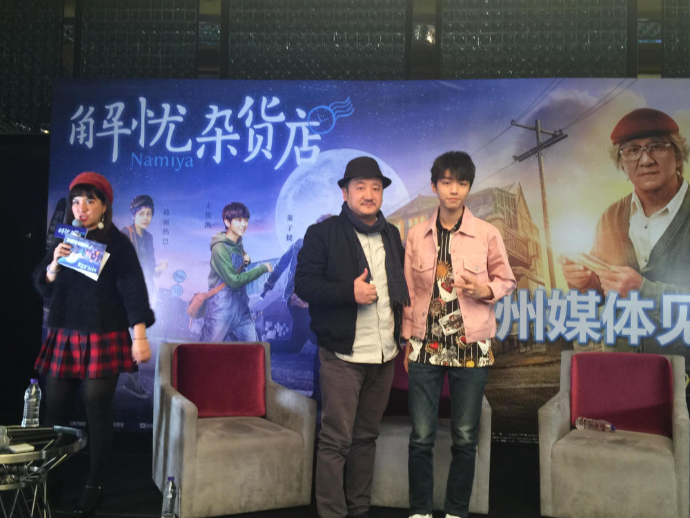 王俊凯自爆生活中经常忧虑，拍《解忧杂货店》弄伤手