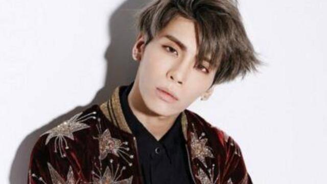 张艺兴凌晨现身金钟铉葬礼,唯一承认的女友也