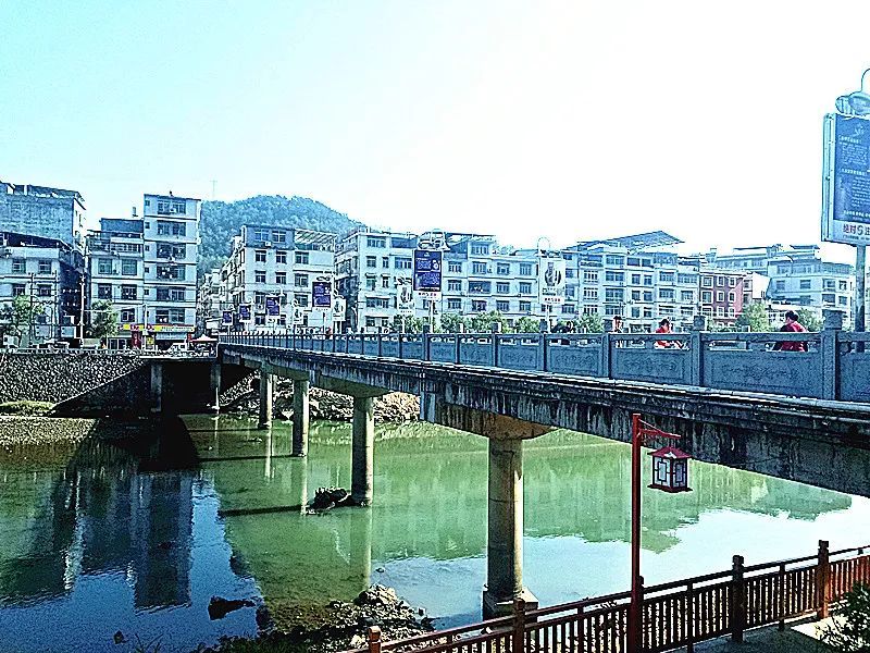 龙凤花园风景桥 2005年竣工 龙凤大桥