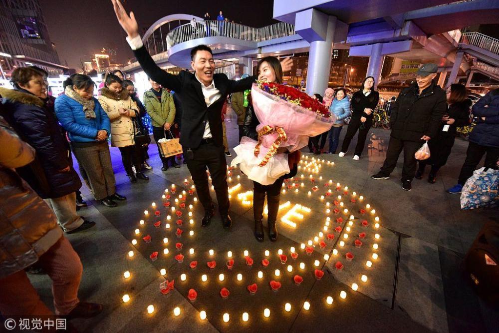 北京街头现浪漫求婚