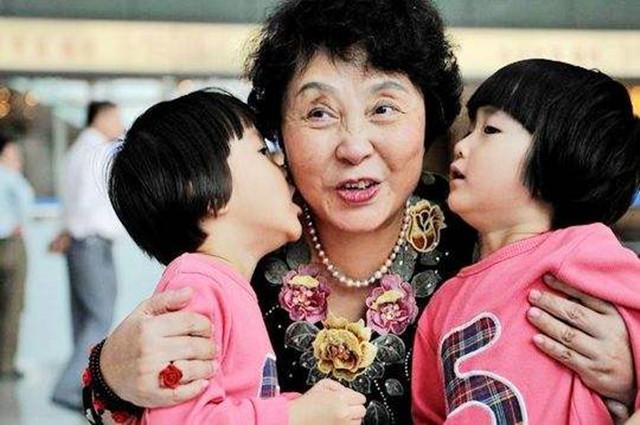 试管怀上双胞胎,孕4月却主动放弃,背后原因看