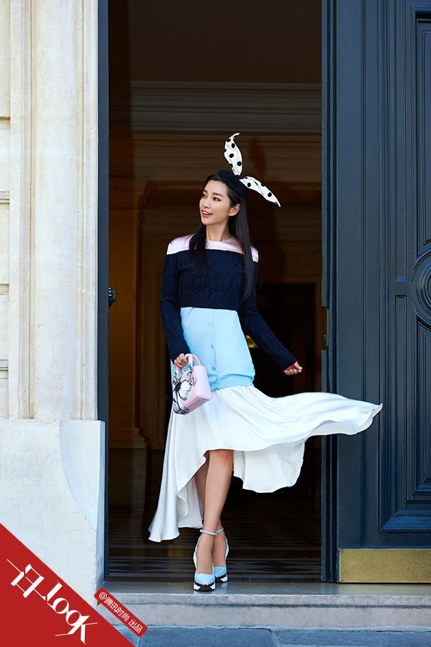 李冰冰波点配饰初秋暖洋洋