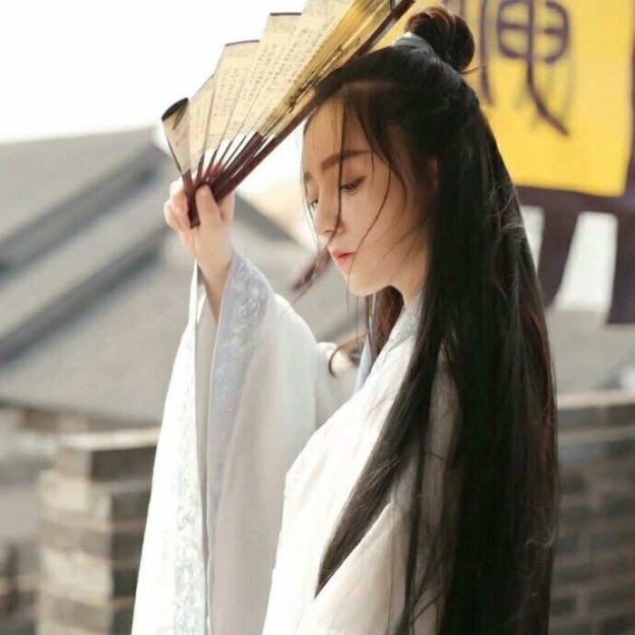 十二星座的古风美女代表,桃花依旧笑春风