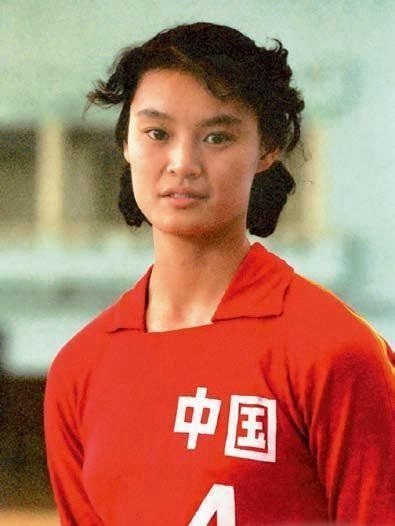 第6名:周晓兰 生于1957年,跟郎平是同时代的女排明星,因为一身过硬的