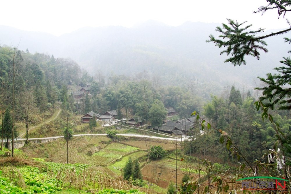 秀山最具乡村一日游的地方:溶溪镇梨园村的感治坝,贵岩坨和青子台