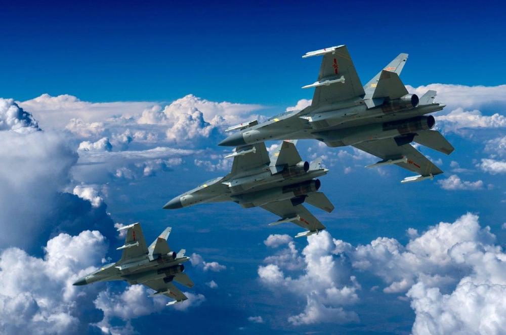 国产三款3.5代战机试飞,最炫一款能对F22隐形