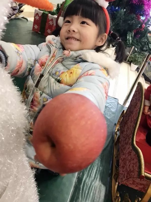 这里有一棵能学数学和英语,会认形状和颜色的