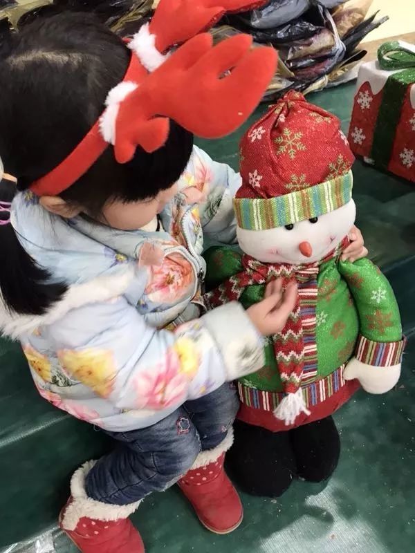 这里有一棵能学数学和英语,会认形状和颜色的