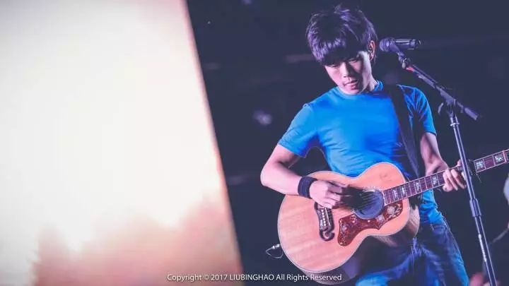 赵雷歌曲下的那些评论,比酒还烈,比炉更暖