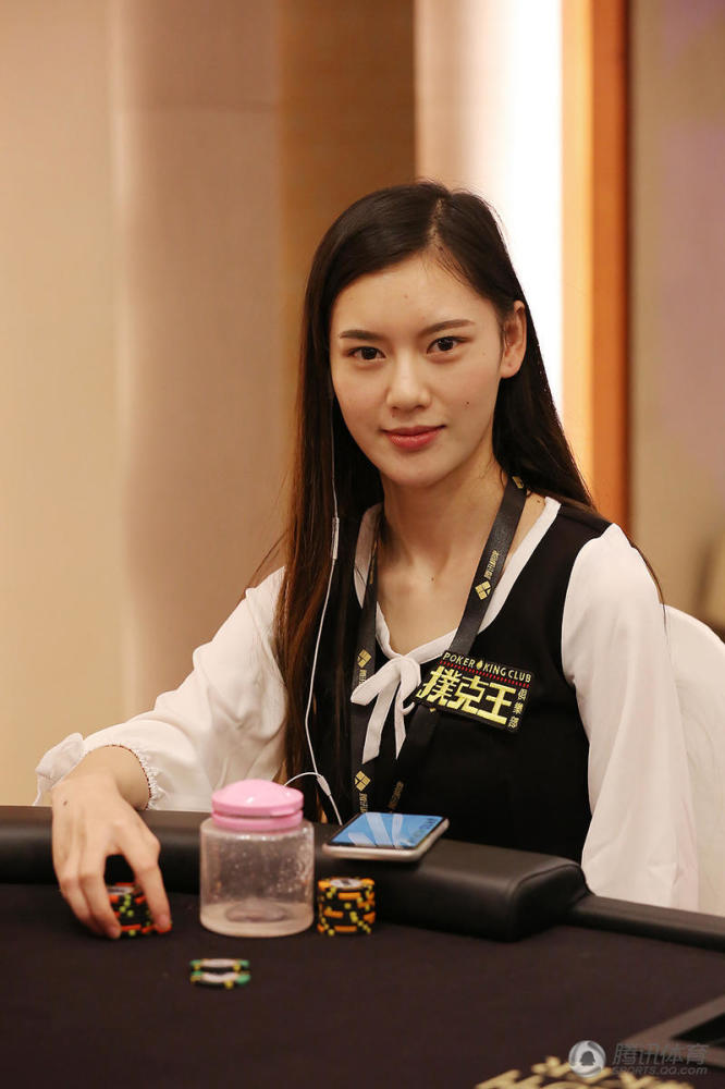 除了年薪六位数的17妹 WSOP中国赛美女云集