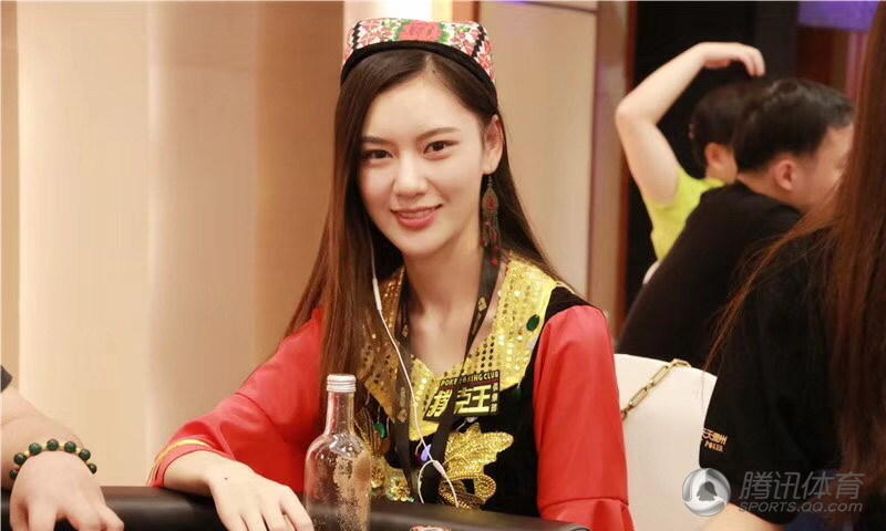 除了年薪六位数的17妹 WSOP中国赛美女云集