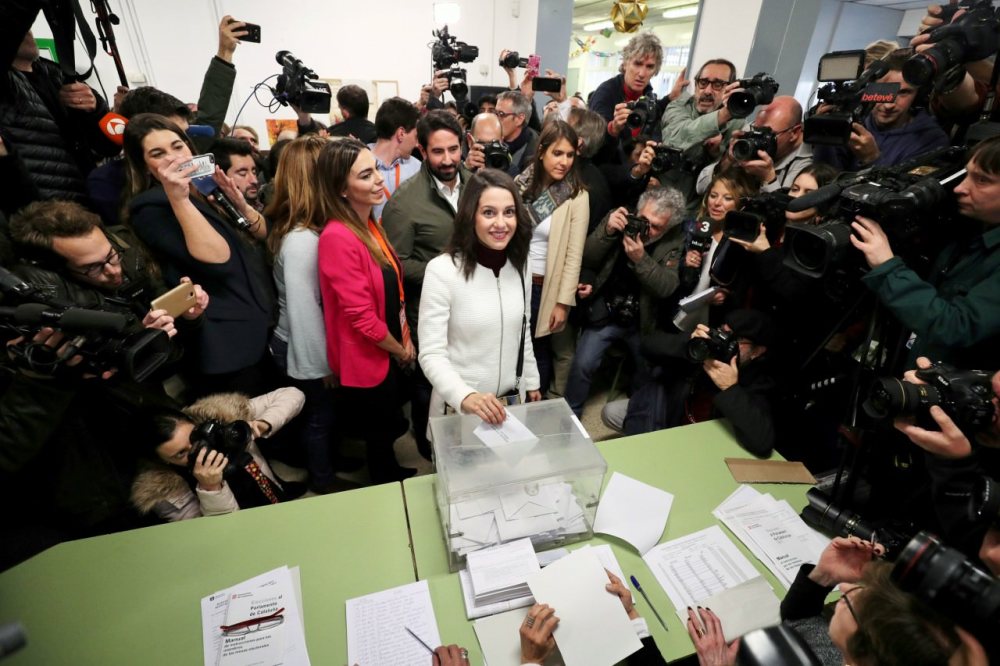 加泰罗尼亚议会选举投票率高达八成,独派赢得