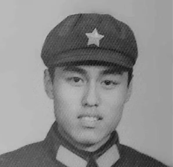 我悄悄给微信头像换上了军装