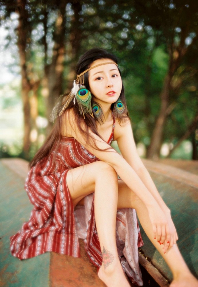 民族风美女户外写真精致五官