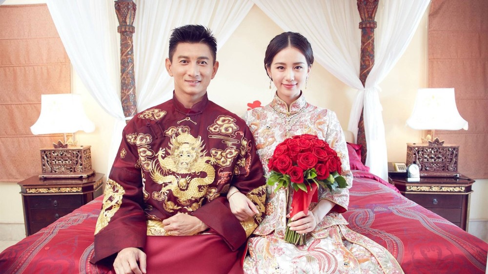 刘诗诗夫妇浪漫的婚纱照,甜蜜的"喂食动作"让人好羡慕