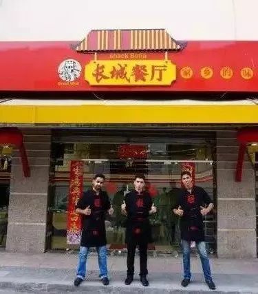 厦门炒面小伙日赚1500,一个月是15000,一年就