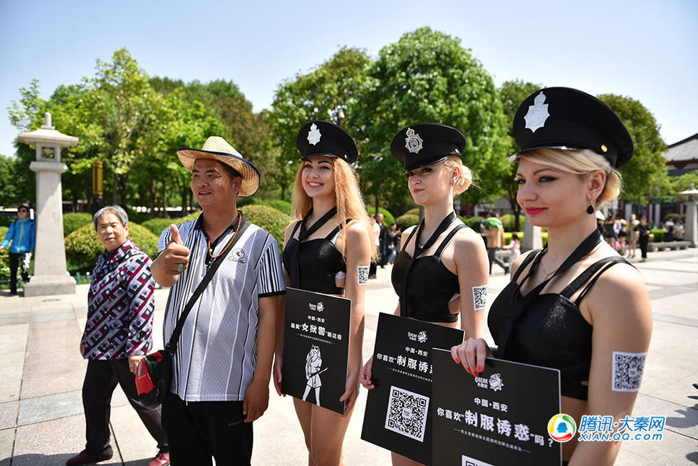 西安街头现美女制服诱惑
