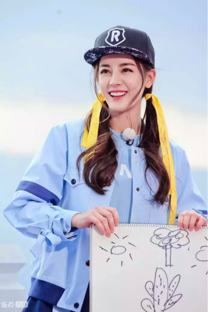 杨幂迪丽热巴粉丝为资源开撕,嘉行一姐难道要