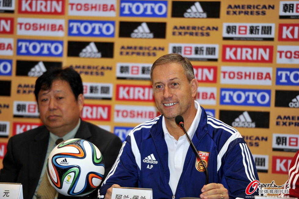 东亚四强赛发布会 佩兰豪言本土夺冠