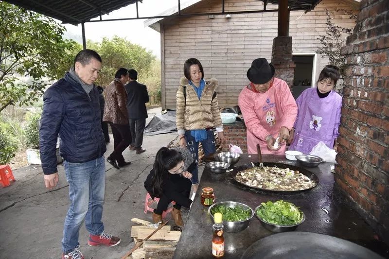 这里有一座只有一名教师和3个学生的"特殊"学校, 有一个为福清教育