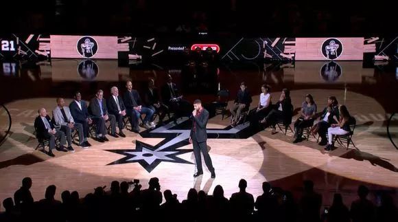 NBA球衣退役仪式,一场球队和球员风格的秀