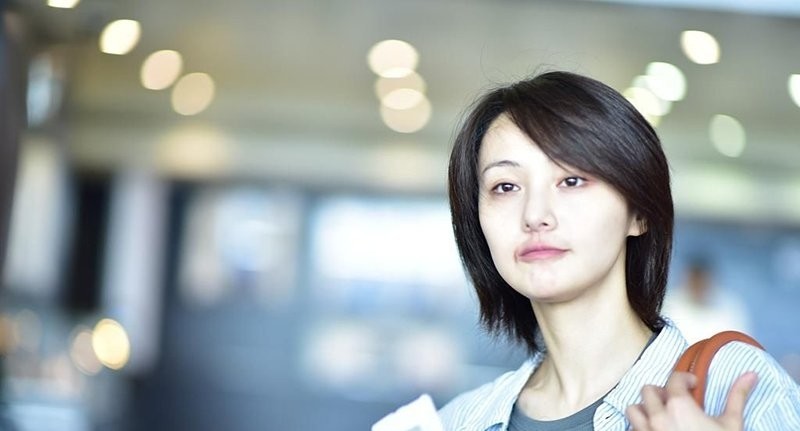 郑爽宣布退出《演员的诞生》!网友:自己退赛总