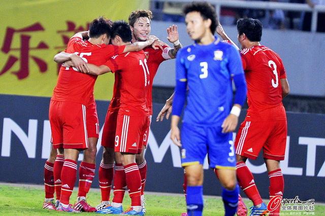 央视:国足传中球如同放风筝