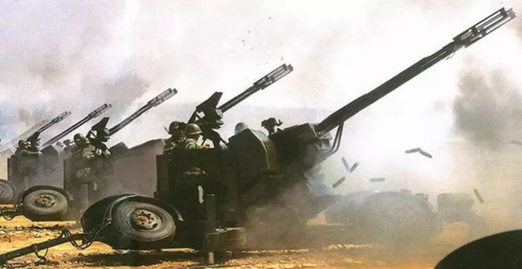 25毫米口径有87式双管高射炮.