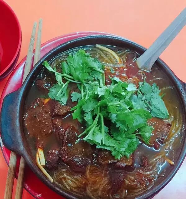 小辣椒砂锅牛肉粉丝