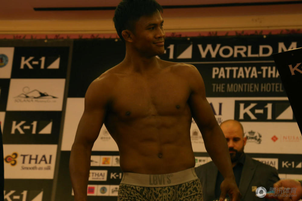 <em>播求</em>经历称重风波 <em>美女</em>护士求合影抢镜