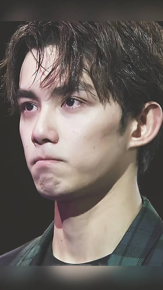 吴磊在十八岁成人礼哭了,网友:连哭都这么好看