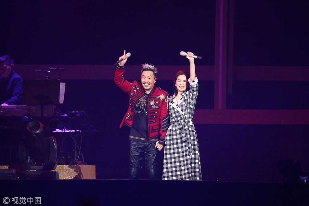 郑中基演唱会留胡子男人味max 获ella助阵二人相拥