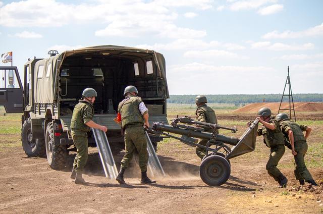 中国陆军又欺负人了 驾驶全自动迫击炮去俄罗斯踢馆