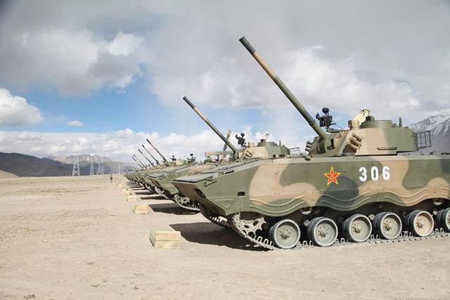 中国陆军又欺负人了 驾驶全自动迫击炮去俄罗斯踢馆