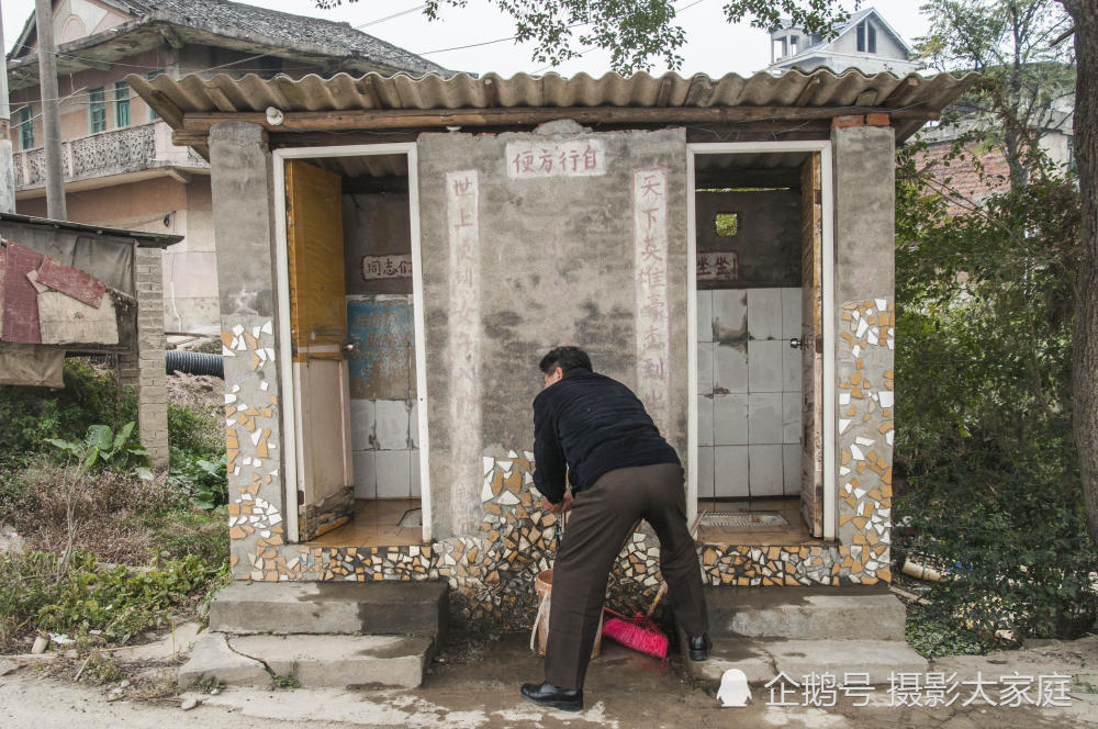 桂林幽默 让人笑掉牙:柘木镇柘木圩油麻滩农家乐一厕所门对联令人叫绝