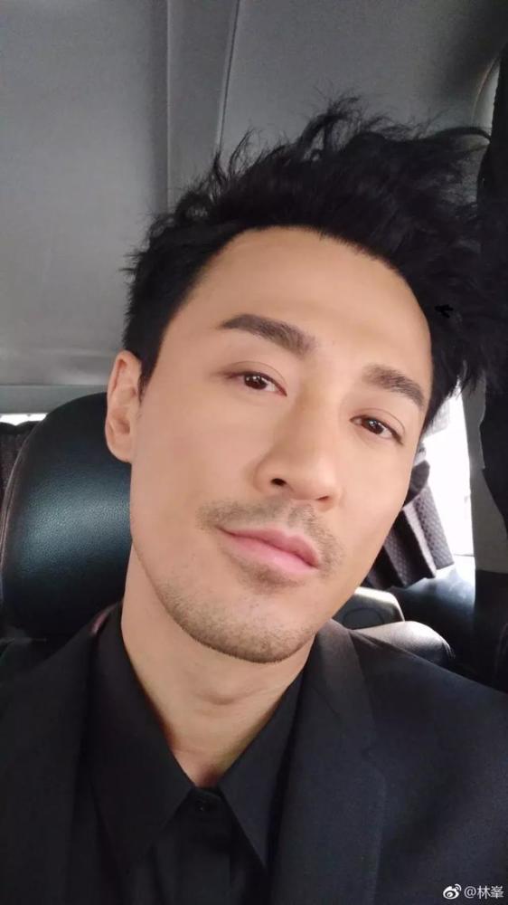 他曾以天价加盟英皇如今约满没有回TVB,幕后