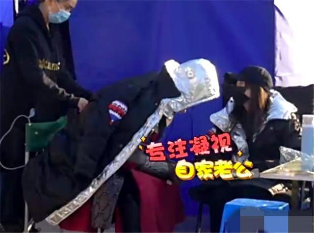 黄晓明小海绵探班baby,baby黄晓明小海绵合照 baby穿情侣装探班黄晓明 黄教主狂秀小海绵照片变晒娃