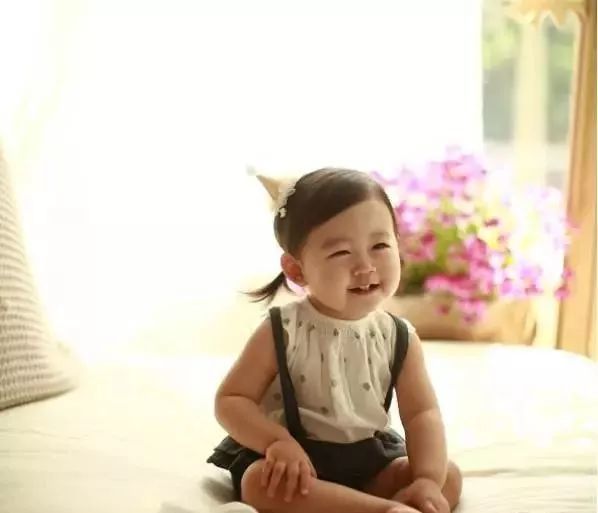 儿童短发扎法,打造短发女宝俏皮感