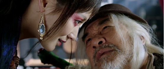 港星梁家仁自导自演《师公降魔》 靖哥蓉妹刀