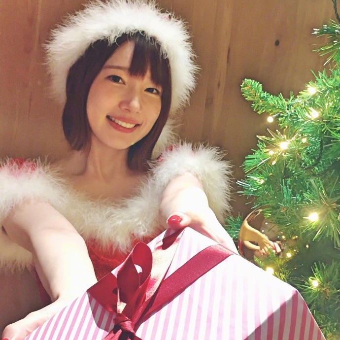 小短腿满分！声优内田真礼发圣诞福利