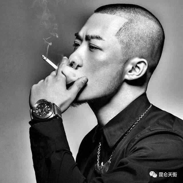 我们不一样的大壮玩直播,新歌唱的真行啊!