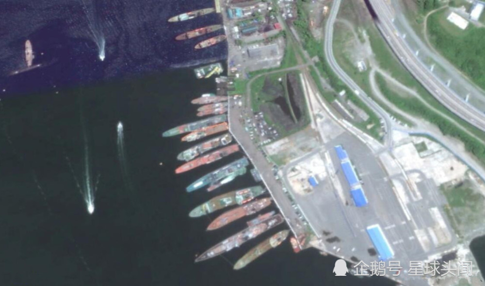 网友曝俄太平洋舰队港口战舰群卫星图 老旧舰