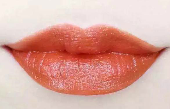 皮肤偏黑的女生可以涂这几种颜色的口红,非常