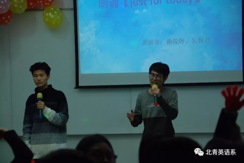 暖冬送祝福,欢乐迎新年 英语系成功举办元旦晚会