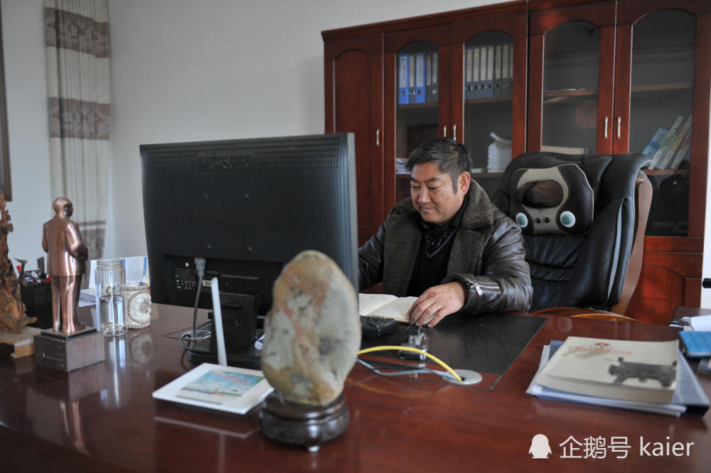 洛南男子自学泥塑5年 50岁学艺成专家