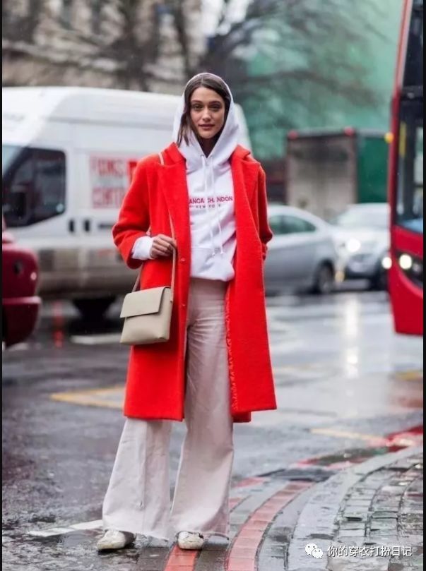 大衣配什么时髦?大衣配卫衣 你的大衣里面缺一