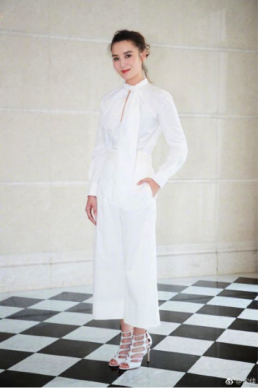 照片和服装搭配中吸引眼球Point,你知道在哪吗